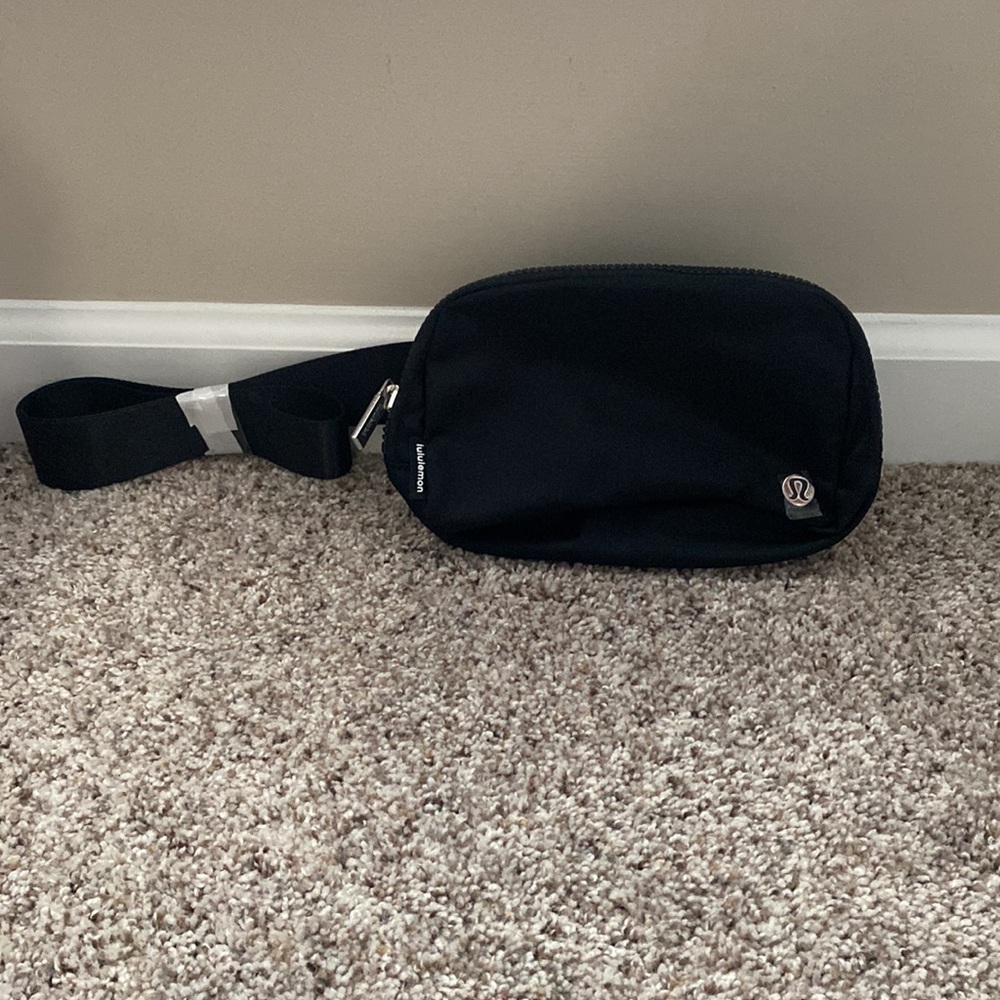 Lululemon Everywhere Belt Bag